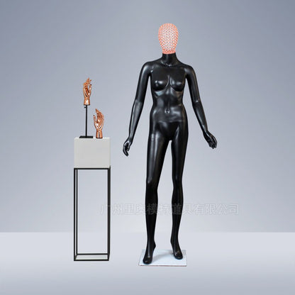 Maniquíes femeninos de cuerpo completo con baño de metal y cara de oro rosa. 